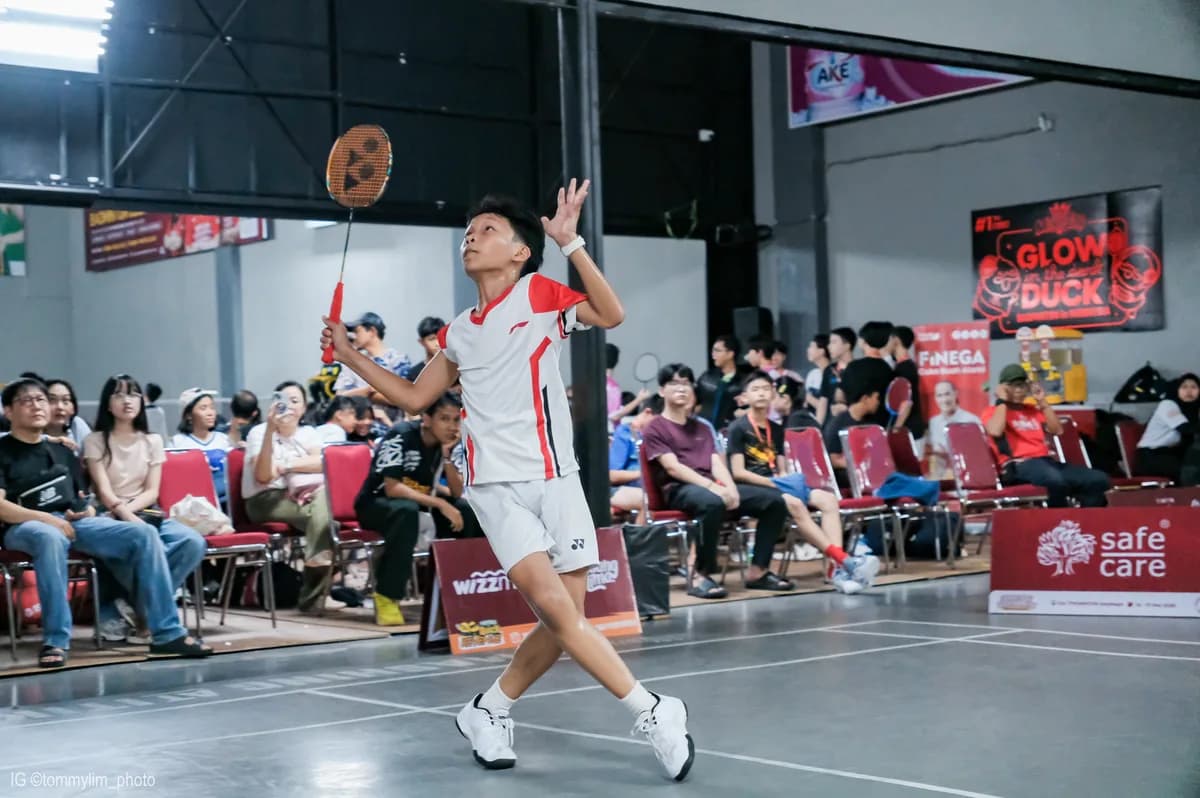 Pemain bersiap melakukan smash