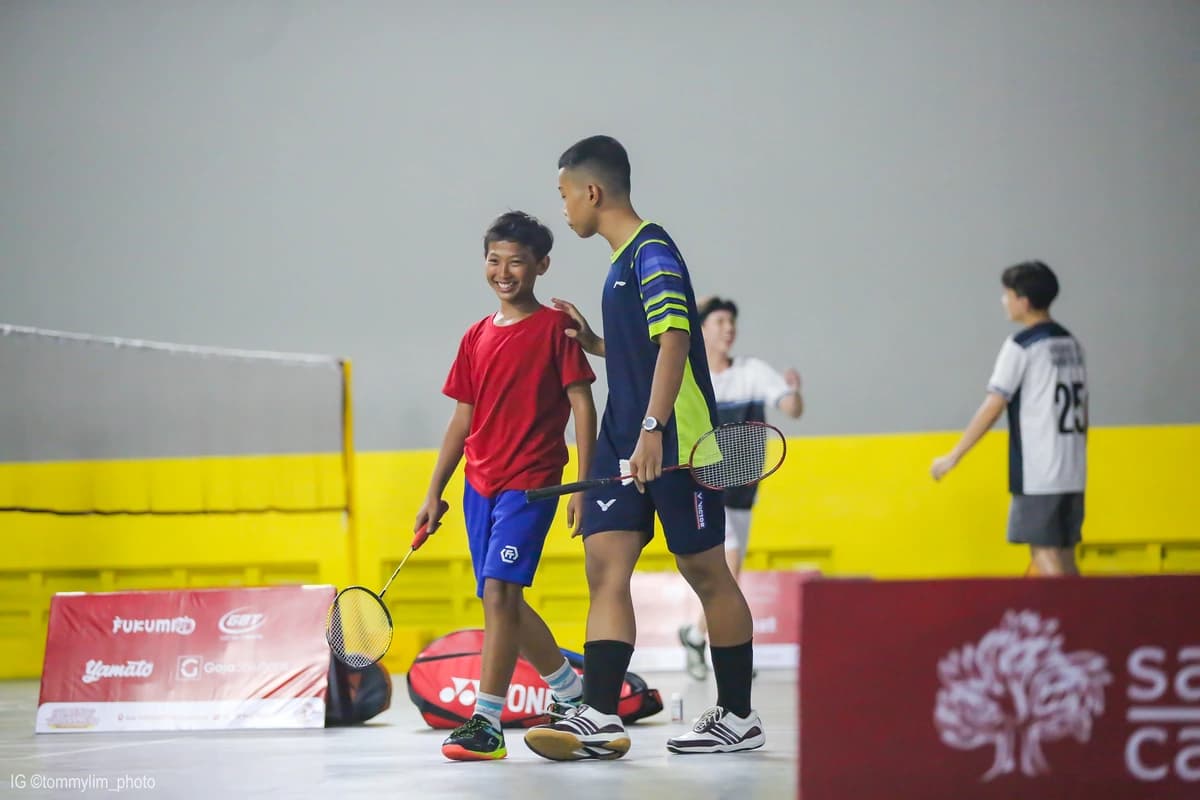 Sportivitas antar pemain usai bertanding